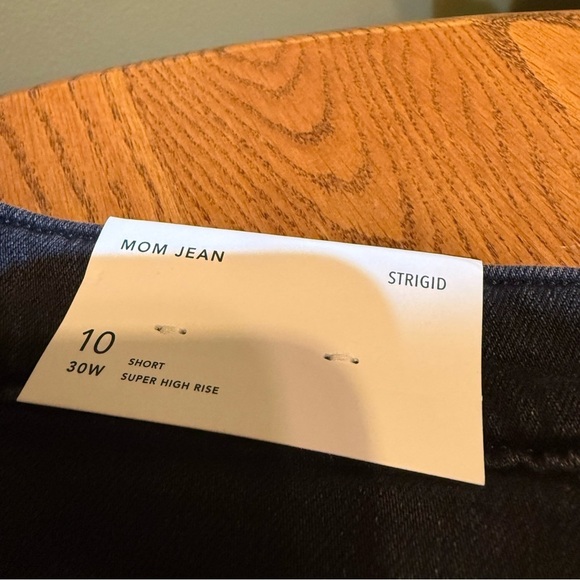 American Eagle Mom Jean Distressed Knee Size 10 Short - Picture 7 of 7